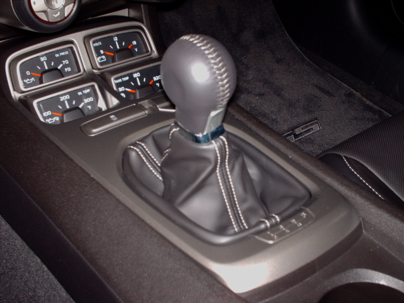 White 6 Speed Shift knob w/ spec blk adapter fits 6 speed 2010-2012 Camaro 
